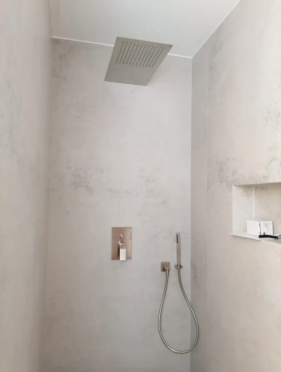 Designverlegung Rottenburg – individuell gefliestes Waschbecken 120×60 cm Feinsteinzeug, Stumpp Fliesen